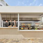 Mayfair Отель Пафос