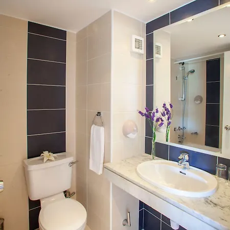 Mayfair 4* 파포스