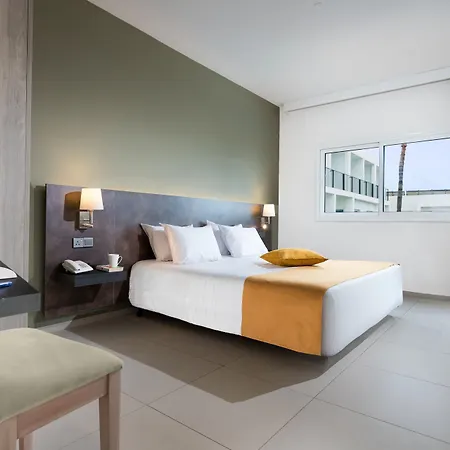 Mayfair 4* 파포스